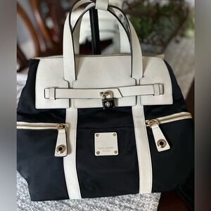 Gorgeous HTF Henri Bendel Black & Ivory 3 Way JETSETTER Crossbody Backpack Mint!